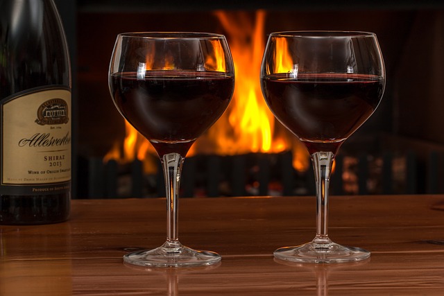 Jakie są zalety picia wina do posiłku?