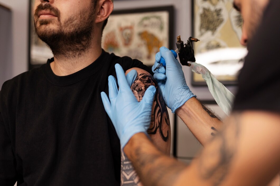 Czy proces gojenia tatuażu zawsze musi wiązać się ze swędzeniem? Porady dotyczące pielęgnacji i realia procesu tatuowania