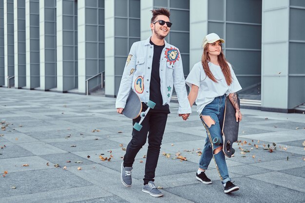 Jak stylowo nosić kurtki casualowe na różne okazje