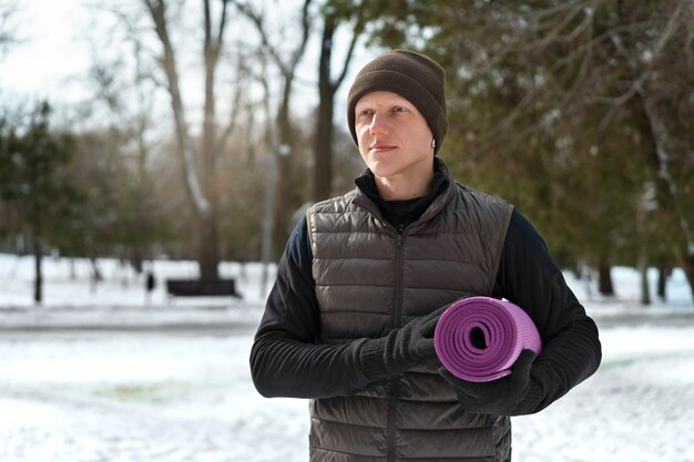 Jak wybrać idealną bieliznę termoaktywną na zimowe aktywności?