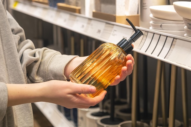 Jak wybrać idealny zapach dla siebie: Przewodnik po świecie perfum inspirowanych znanymi markami