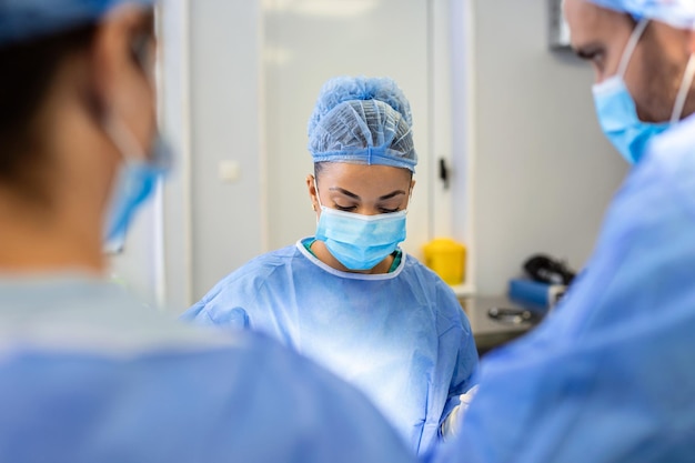Jakie korzyści niesie ze sobą zastosowanie neuromonitoringu w operacjach tarczycy?